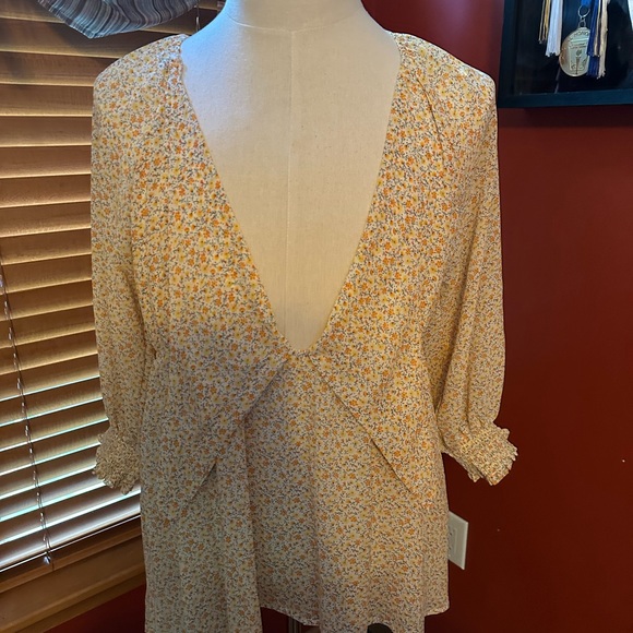 Chic Floral V-Neck Blouse - Cream and Yellow - Picture 1 of 3